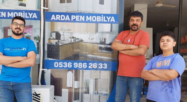 Osmaniyeli Marangoz Baba 4 Oğlu İle Atolyede