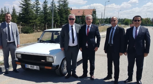 Osmaniyelilerden Bahçeli’ye Klasik Araç Sürprizi