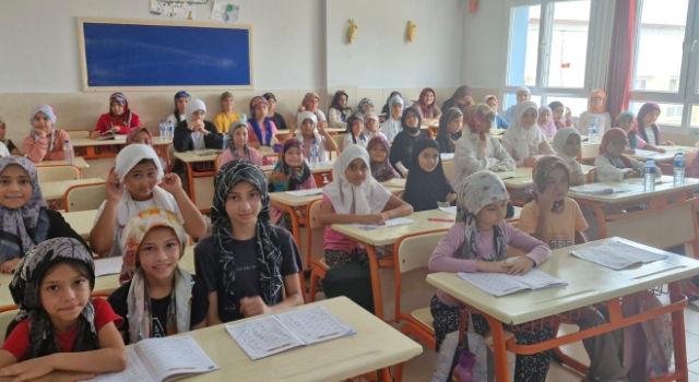 Toprakkale İmam Hatip Lisesi’nde Yaz Kuran Kursuna Yoğun İlgi