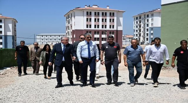 Vali Yılmaz, Cevdetiye'deki Deprem Konutlarını Denetledi