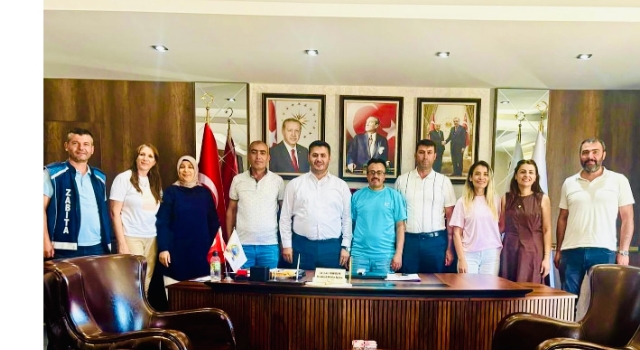 Başkan Yumrutepe’ye okul arkadaşlarından sürpriz ziyaret