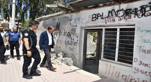 Kaymakam Dolu metruk binaları yerinde inceledi