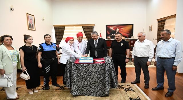 Osmaniye Valisi, ÇOGEP Projesi Öğrencileriyle Pasta Kesti