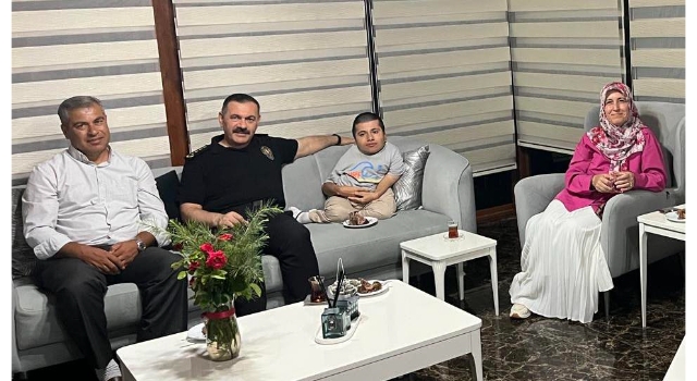 Sarubuva'dan engelli gence doğum günü sürprizi