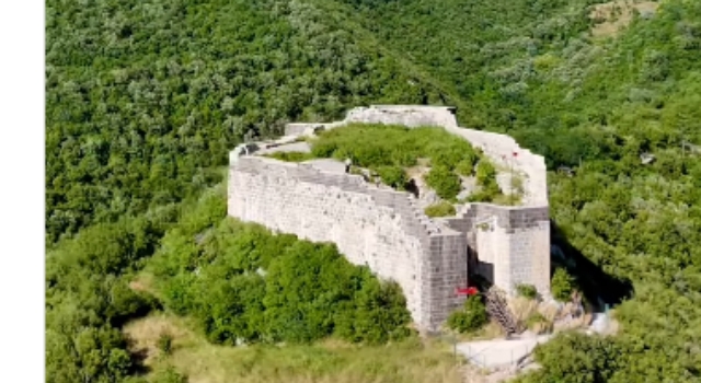 Sosyal medya fenomeni Osmaniye’deki kaleyi tanıttı