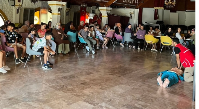 Toprakkale’de Gençlere Uygulamalı İlk Yardım Eğitimi