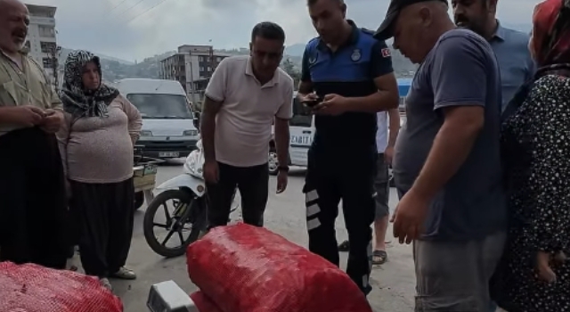 Bahçe’de zabıta ekipleri biber satıcılarını denetledi