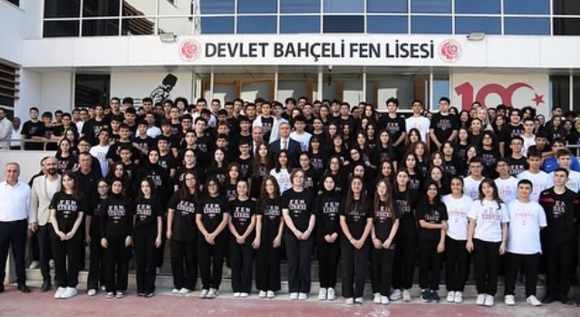 İbrahim Çenet öğrencilerle buluştu, kitap hediye etti