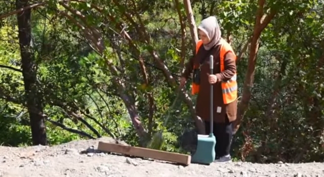 Osmaniye Belediyesi personeli doğada temizlik çalışması yaptı