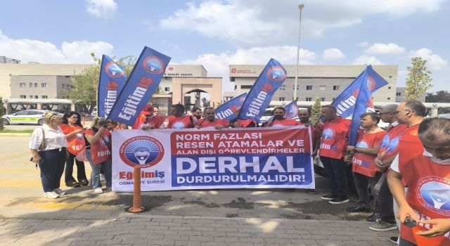 Osmaniye’de öğretmenler norm fazlası atamaları protesto etti