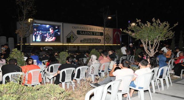 Osmaniye'de Türkiye-Yunanistan Yarı Finali Dev Ekranda İzlendi