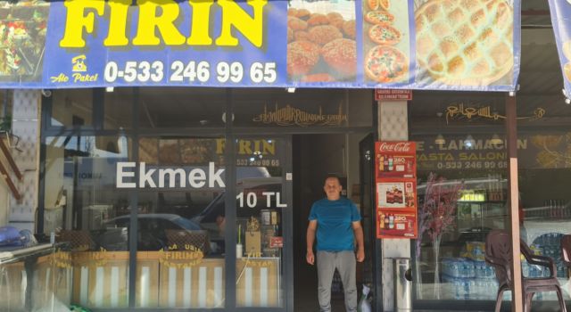 Fırıncıdan Vatandaşa Ucuz Ekmek: Fiyatı 10 TL'ye Sabitledi