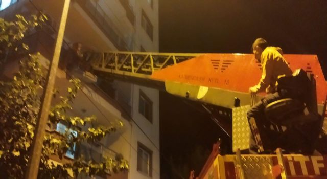Kapıda Kalan Ailenin İmdadına İtfaiye Koştu
