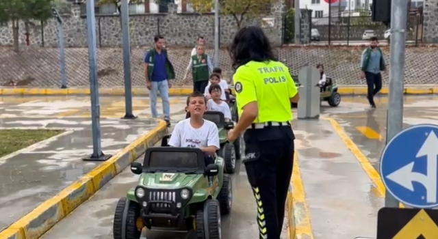 Osmaniye Polisi Çocuklara Trafik Kurallarını Öğretti