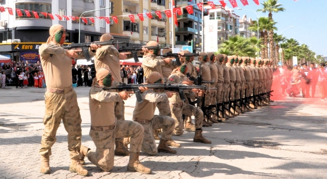 Osmaniye’de Komandolar Cumhuriyet Coşkusuna Damga Vurdu