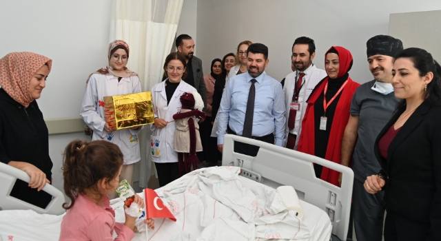 Tedavi Gören Çocuklar Cumhuriyet Coşkusunu Hastanede Yaşadı