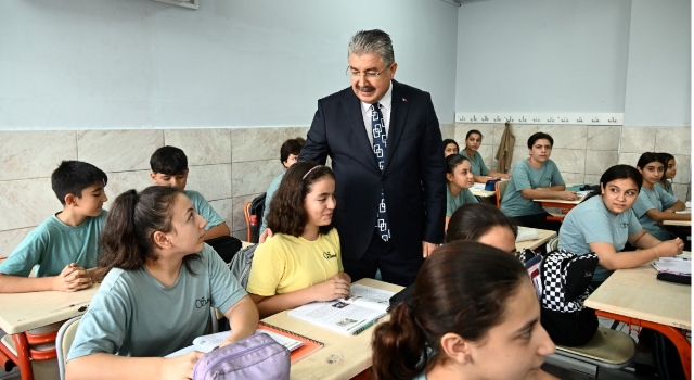 Vali Erdinç Yılmaz, Saimbey Ortaokulu Öğrencileriyle Bir Araya Geldi