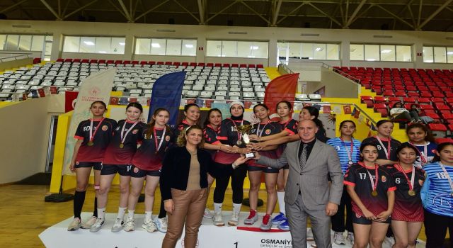 Hentbol Turnuvasına Damga Vurdular: Çifte Zafer