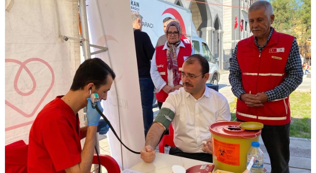 Kadirli Kaymakamı Erdinç Dolu Kan Bağışında Bulundu