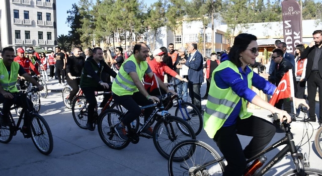 Kadirli’de Yeşilay Bisiklet Turu Renkli Görüntülere Sahne Oldu
