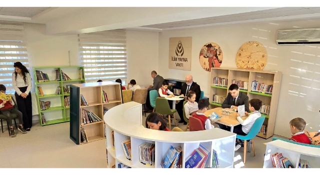 Kaymakam Özer Öğrencilerle Birlikte Kitap Okudu