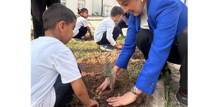 Lavanta Fidanlarıyla Kuşaklar Arası Sevgi Köprüsü