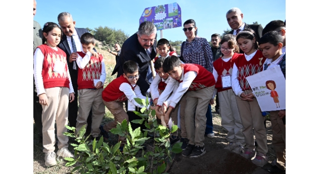 Öğretmenler Günü Hatıra Ormanına 500 Fidan Dikildi