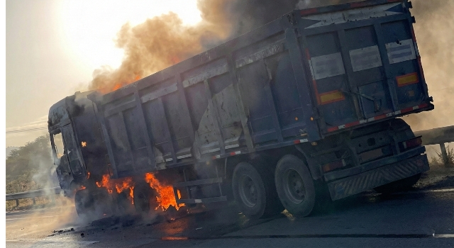 Osmaniye–Gaziantep Yolunda Kamyon Alev Aldı