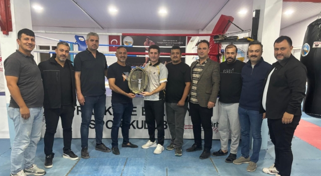 Toprakkale’de Başarılı Antrenöre Anlamlı Ziyaret