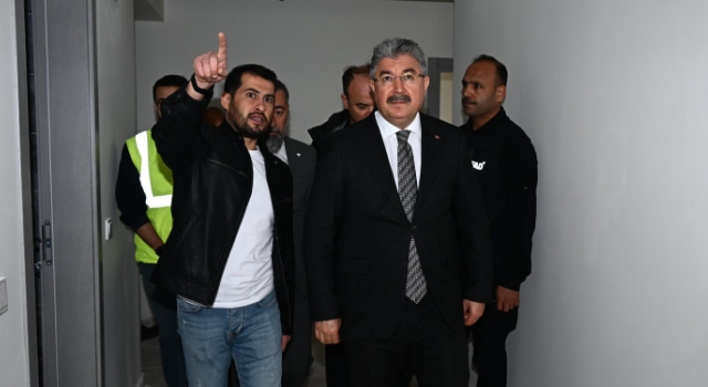 Vali Yılmaz, Düziçi Akçakoyunlu Deprem Konutlarını İnceledi