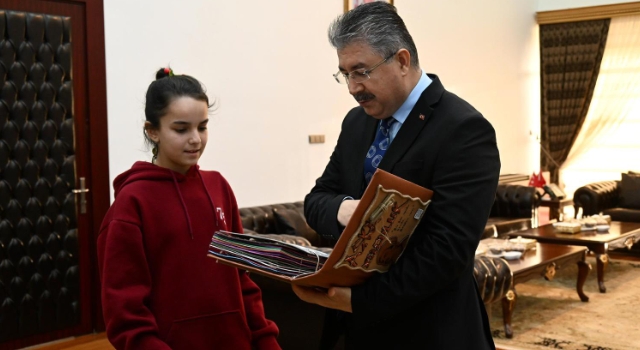 Vali Yılmaz “Sözlük Tasarımı” Yarışması Birincilerini Ağırladı