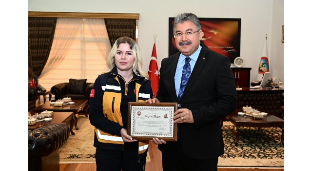 Vali Yılmaz’dan hayat kurtaran 112 çalışanına takdir