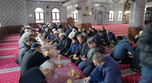 Zafer Camii’nde Sabah Namazı Buluşmasına Yoğun İlgi