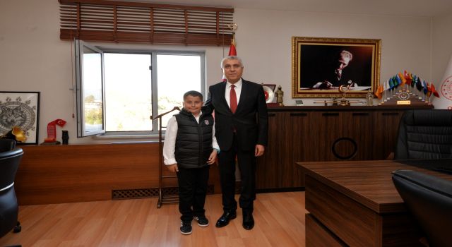 Aydın Albak, Altın Madalyalı Öğrenciyi Makamında Kabul Etti