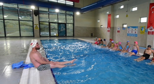 Kadirli Yarı Olimpik Yüzme Havuzu Yenilendi, Kapılarını Yeniden Açtı