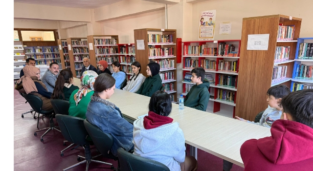 Kaymakam Hüseyin Bütüner’den İlçe Kütüphanesinde Öğrencilere Kitaplı Ziyaret