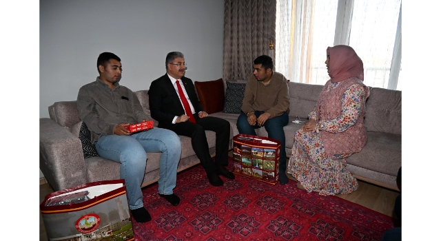 Osmaniye Erdinç Yılmaz engelli vatandaşları evlerinde ziyaret etti