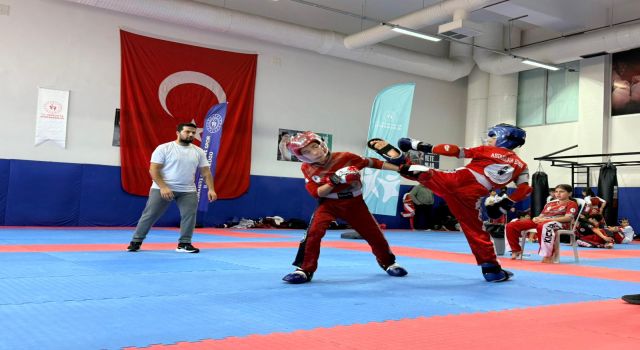 Osmaniye’de Kick Boks Müsabakaları Tamamlandı: Şampiyona Yolcuları Belli Oldu