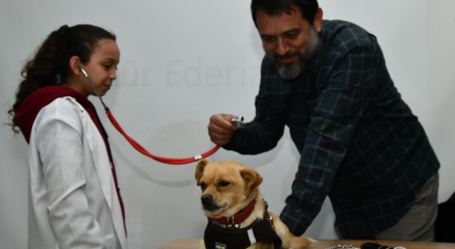 Osmaniye’de Öğrenciler Yavru Köpeklerin Kalp Atışını Dinledi