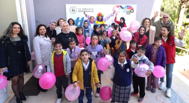 Osmaniye’de Özel Eğitim Öğrencileri Kız Yurdunda Ağırlandı