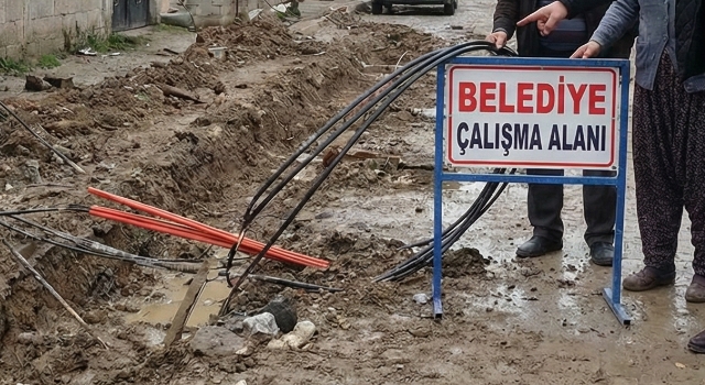 Toprakkale’de Belediye Kazısı 20 Haneyi İnternetsiz Bıraktı