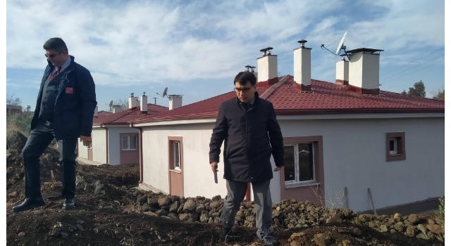 Toprakkale Aslanpınarı’nda Deprem Konutları İncelendi