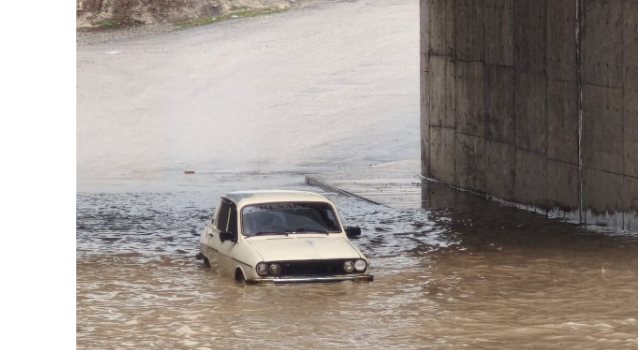 Toprakkale Tren Alt Geçidi Yağmur Sonrası Sular Altında Kaldı