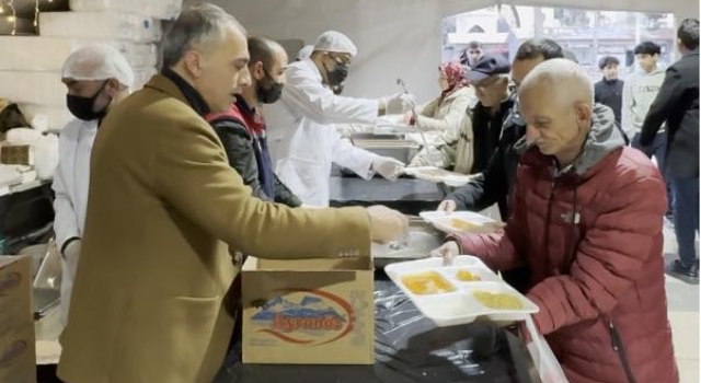 Başkan İbrahim Çenet İftar Çadırında Vatandaşlarla Buluştu