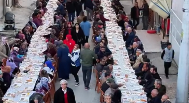 Kadirli’de 7 Mart Mahallesi’nde Yüzlerce Kişilik İftar Buluşması