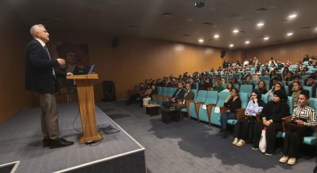 OKÜ’de Ulusal Staj Programı ve Kariyer Platformları Anlatıldı