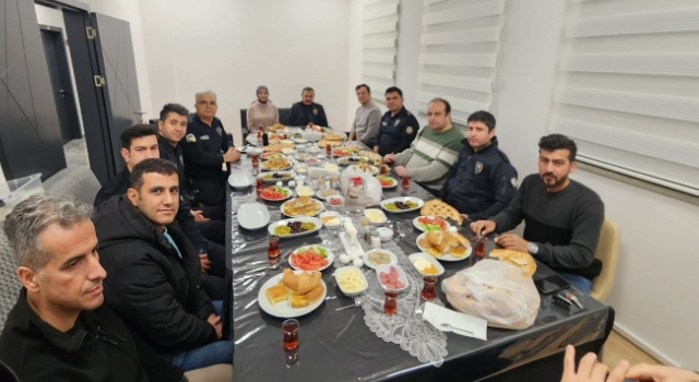 Osmaniye Emniyet Müdürü Sarıbuva İlk Sahurunu Personeliyle Yaptı
