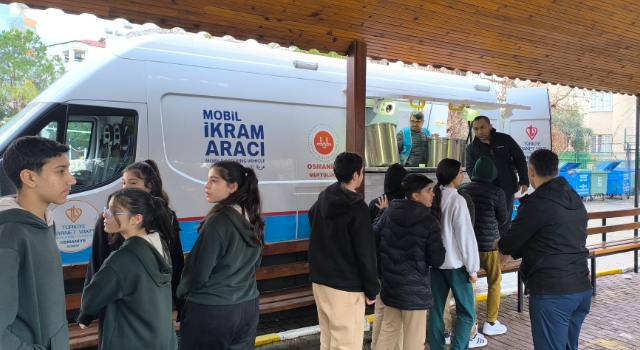 Osmaniye'de Öğrencilere Sıcak Çorba İkramı