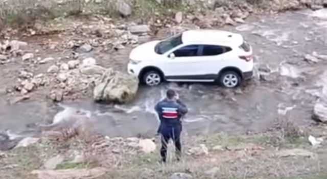 smaniye D-400’de Kaza: Araç Dereye Uçtu