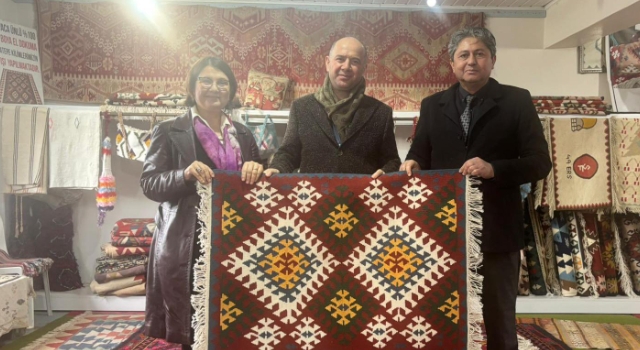 Vali Mehmet Fatih Serdengeçti Karatepe Kilimlerini Yerinde İnceledi